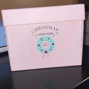 Too faced Christmas in New York